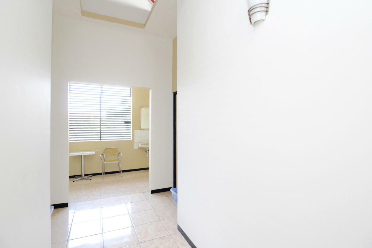 Reddoorz Syariah Near Prpp Semarang Hotel Exterior photo
